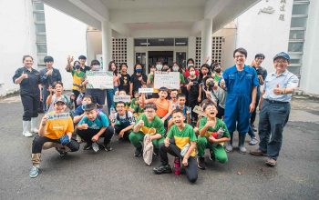 學生們訪問屏科大畜牧場，學習雞隻的飼養、照養和繁殖，進一步了解雞隻生活與生命史