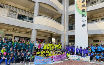 10、隊伍於車城國小用餐並稍作休息，出發前師長再度勉勵，鼓舞大家迎向最後30公里的挑戰