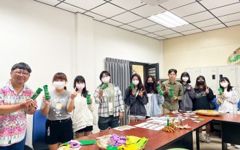 帶領學生認識「耐旱作物」的選種，並讓學生動手實作專屬的Cinavu-吉拿富